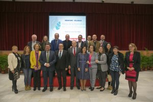 Foto de familia de los participantes en la jornada