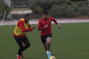 Tino Costa será baja ante Tenerife y Granada.