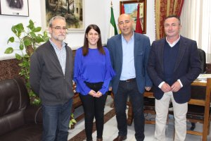 El alcalde y la edil huercalense con los responsables murcianos de las vías verdes.