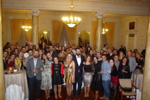 Los socios y fundadores del cátering Lima Roja, Óscar Palomino y Lucía Gómez, con Mar de Pablo y el equipo de esta empresa organizadora y elaboradora