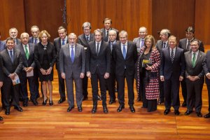 Foto de familia de los presidentes portuarios, el ministro de Fomento, el secretario de Estado de Infraestructuras y el presidente de Puertos.