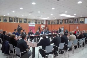 Reunión celebrada con representantes empresariales en la Cámara de Comercio.