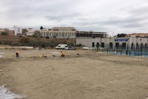 Obras de construcción de las dos pistas de tenis en el Centro Deportivo de Agua y Salud.