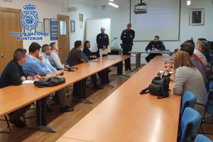 La Policía Nacional está informando a las asociaciones de comerciantes y a los establecimientos.