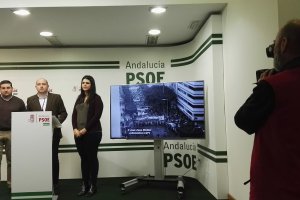 Rueda de prensa en la sede del PSOE.
