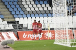 Celebrando su gol con Hicham.