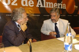Manuel Marín y José Luis Martínez, editor de LA VOZ.