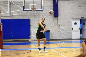 Ignacio Sánchez efectuando el saque.