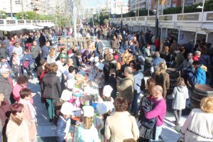 Cientos de personas en el Mirador de la Rambla en el mercado Sabores Almería