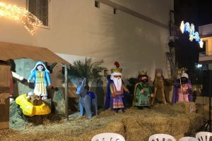 Belén de figuras de Playmobil instalado en Cuevas.