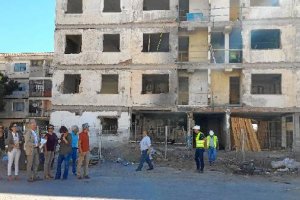 Obras de rehabilitación de viviendas en la barriada del Puche, en la capital.