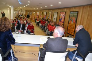 El alcalde junto a los voluntarios del municipio.