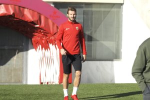 Marco Motta saliendo al Estadio.