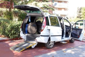 Un taxi adaptado similar a los que circulan por El Ejido y que sitúan al municipio por encima de la media nacional.