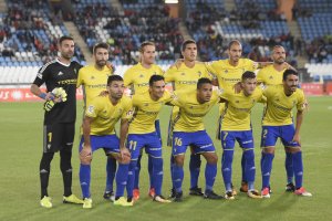 El Cádiz resucitó en el Mediterráneo gracias al Almería.