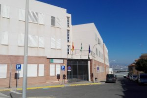 Puerta del edificio principal del Instituto Francisco Montoya situado en Las Norias.