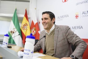 Juan José Alonso, concejal de Servicios Municipales presentando la campaña.