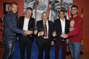 La foto del brindis.