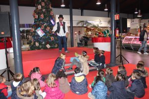 Actuación de Jesús Herrera en el Mercado Central.