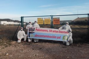 Mientras que EEUU los veteranos piden indemnizaciones, en Almería siguen pidiendo que se limpie el suelo.