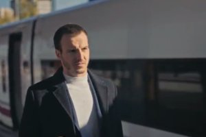 El actor Juanlu Valle, en un momento del anuncio de Renfe.