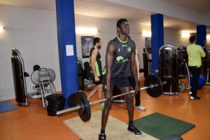 Pascal haciendo sesión de pesas.