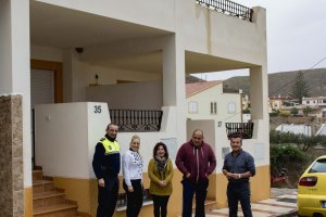 El alcalde de Carboneras se ha reunido con vecinos de la zona.