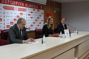 Junta de Accionistas presidida por Lorena García.