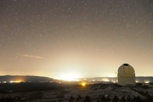 Mancha de luz que emite la capital al cielo, en una noche de hace unos días, vista desde Calar Alto.