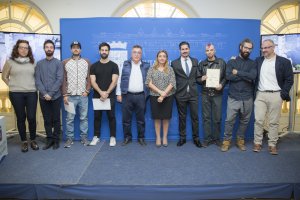 Foto de familia de los ganadores y organizadores del concurso audiovisual.