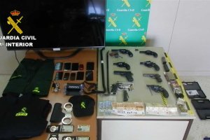 Material incautado por la Guardia Civil.