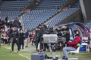 El banquillo del Almería celebra el gol de Marco Motta.