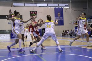 Las jugadoras del ISE lo intentaron ante su afición.
