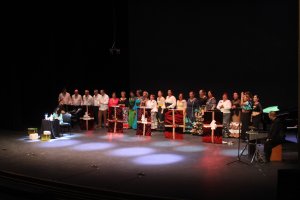 El coro de la Hermandad del Rocío, dirigido por Jesús Alonso, ganador del Concurso Local de Villancicos en la modalidad  de adultos.