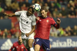 Owona en el Osasuna-Almería.