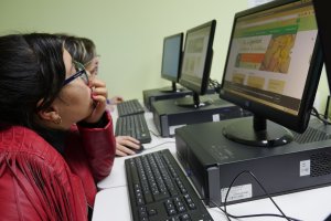 Alumnos de la Escuela de Adultos de Verdiblanca en programa TIC