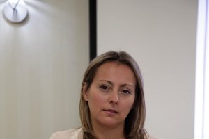 Silvia García posa para el fotógrafo antes de realizar la entrevista.