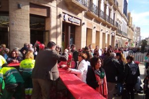 Reparto de pascueros en Puerta Purchena.