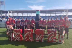 Foto de familia con los responsables de Coca Cola.