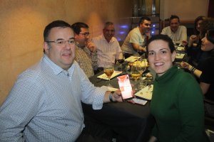 Uno de los agraciados celebra el premio Gordo de Navidad.