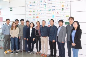Grupo coreano con el presidente y la directora de Tecnova