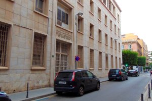 El inmueble de 3.323 metros edificables está situado en la calle General Segura y da al Paseo y calle Arapiles.