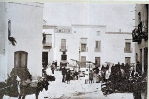 La Plaza de Fernando V de Vera, a principios de los años 20, donde abrió su primer taller de alpargatas Miguel Giménez.