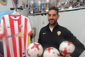 Óscar Vargas en su despacho de la Vega de Acá.