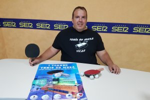 Dani López en los estudios de la Cadena SER.