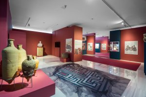 Vista de la muestra Dioses, tumbas y gentes desde su último espacio, el que está centrado en el periodo romano de la antigua ciudad de Baria.