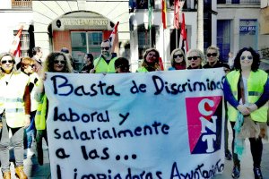 Concentración de trabajadoras ante el Ayuntamiento.