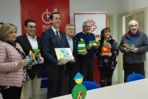 Entrega de juguetes esta mañana en Cáritas