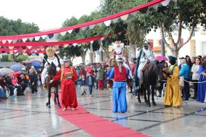 Los reyes llegan a la Plaza de Andalucía donde les espera en su castillo el Rey Herodes.