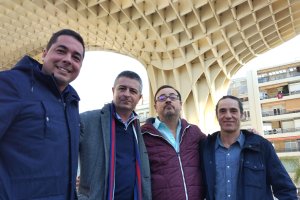 Juan Gabriel García y Juanen Pérez Miranda, autores de la obra, junto a Manuel Martín Cuenca y Damián París, recientemente en Sevilla.